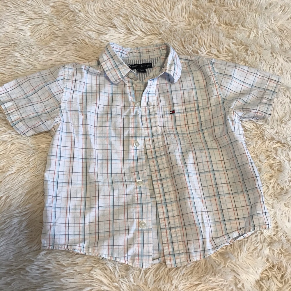 5/$20 Tommy Hilfiger Tee